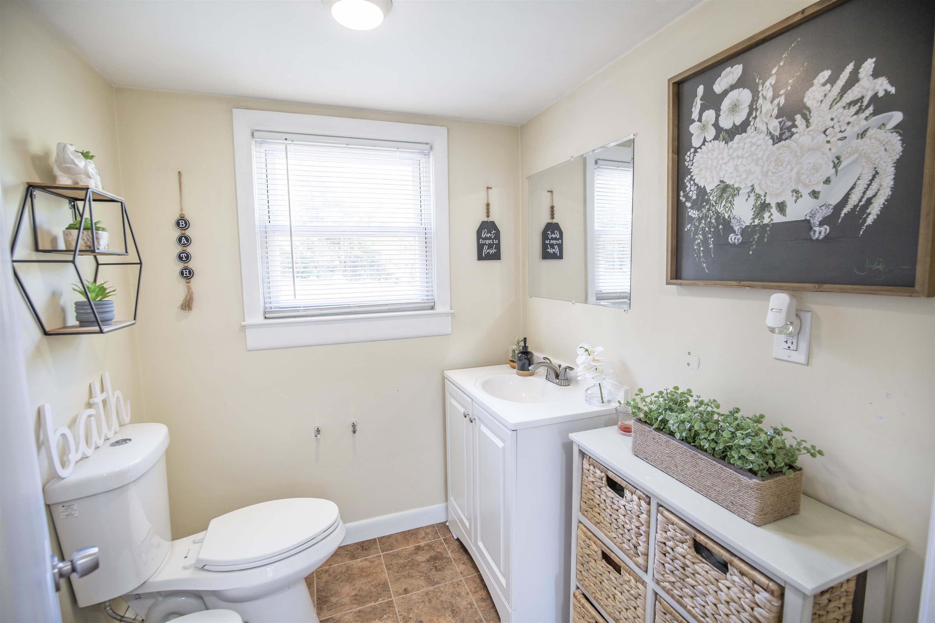 87 Windham Road Pelham, NH 03076 - Photo 24 of 39