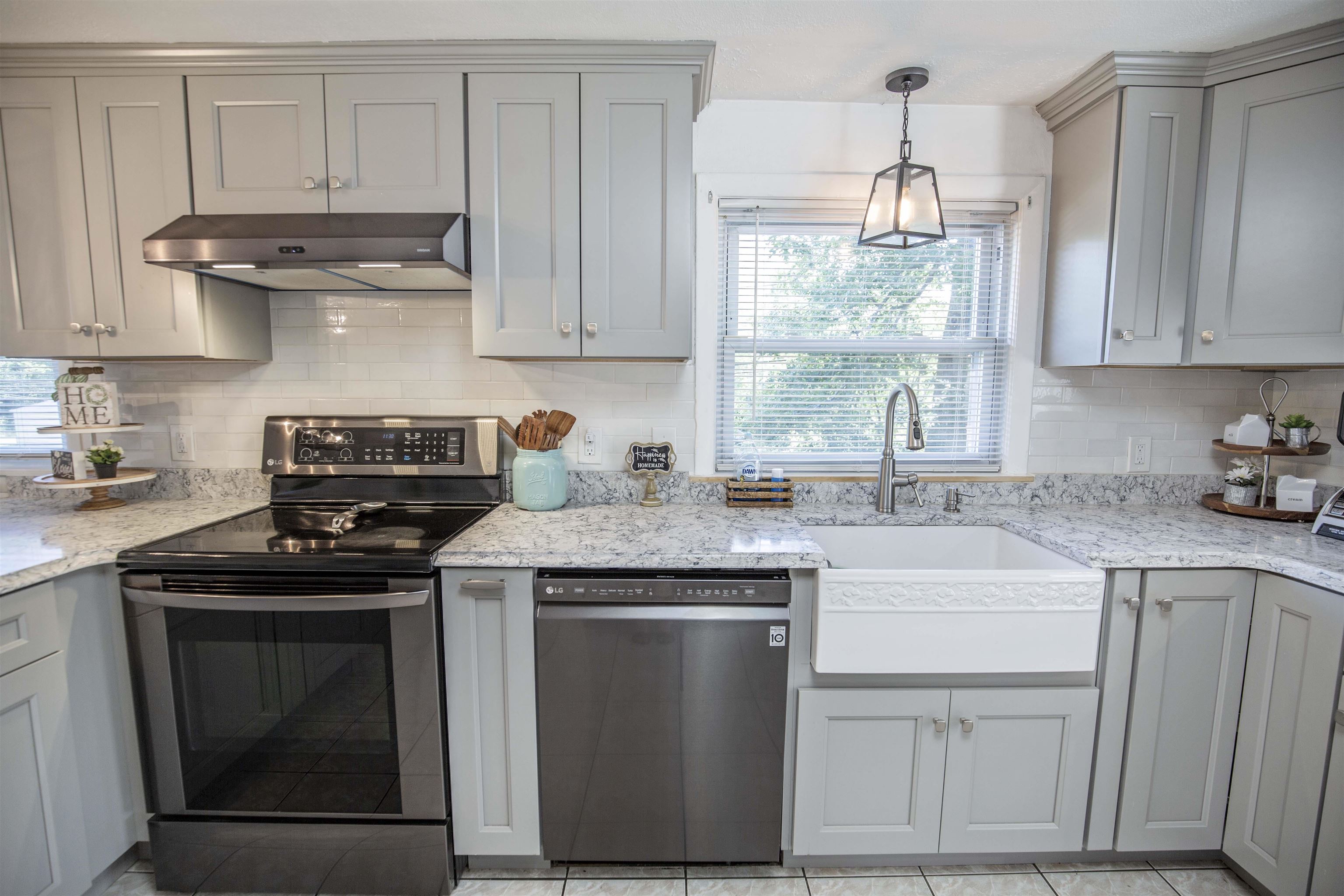 87 Windham Road Pelham, NH 03076 - Photo 8 of 39