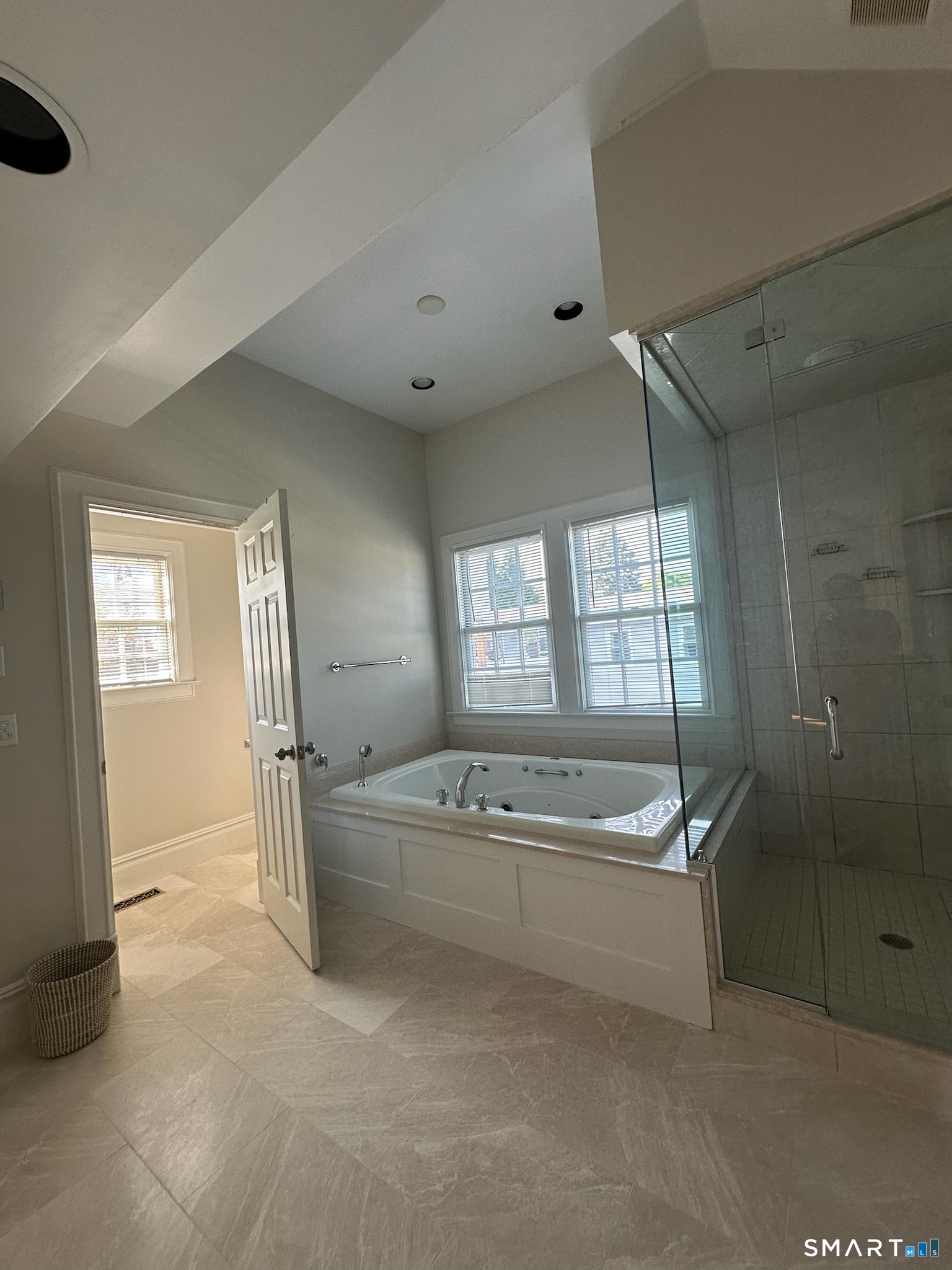 664 Fairfield Beach Road Fairfield, CT 06824 - Photo 21 of 25