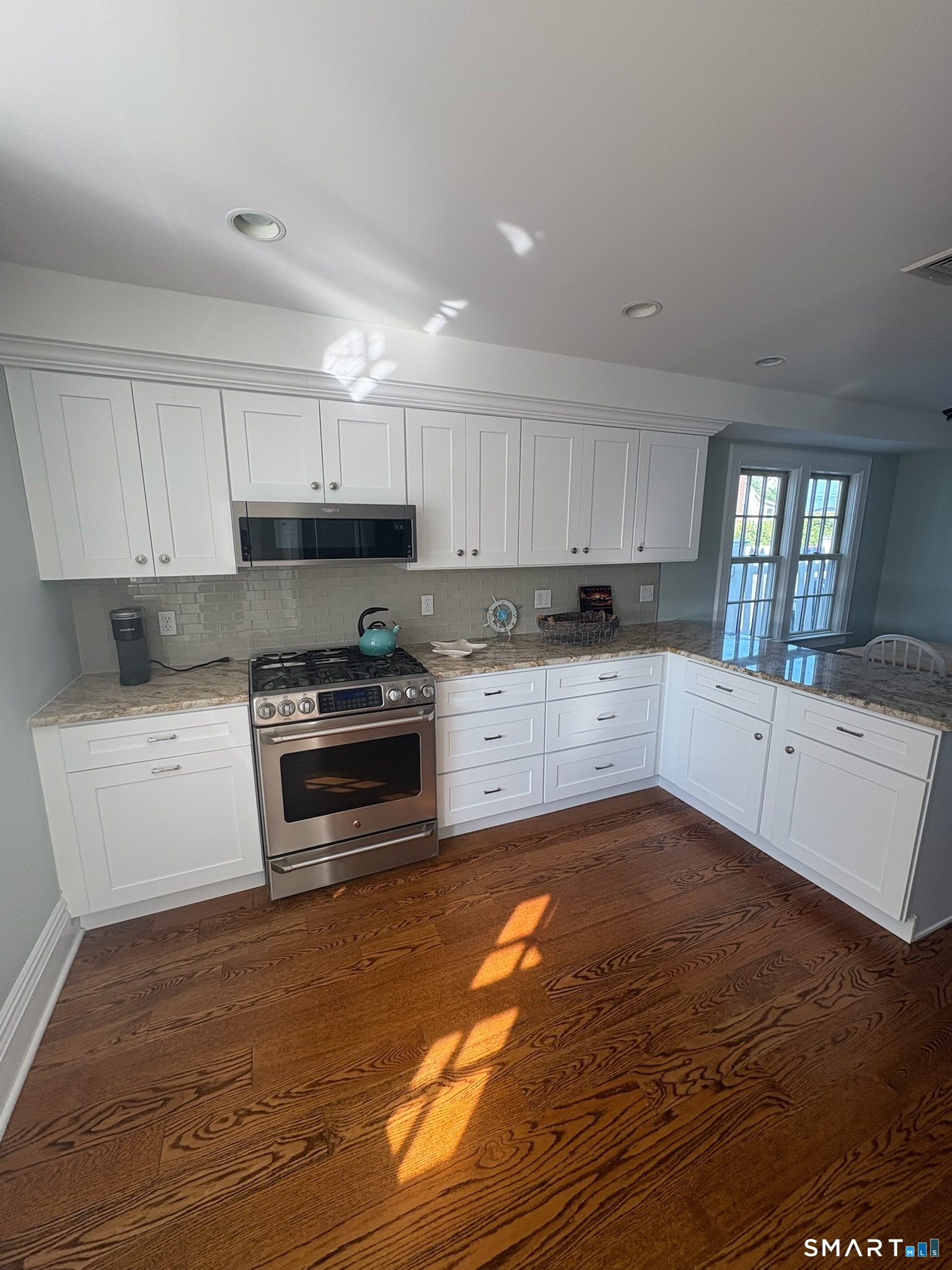 664 Fairfield Beach Road Fairfield, CT 06824 - Photo 6 of 25