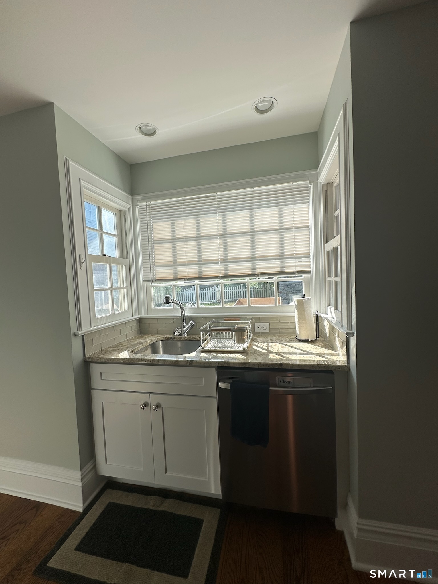 664 Fairfield Beach Road Fairfield, CT 06824 - Photo 8 of 25