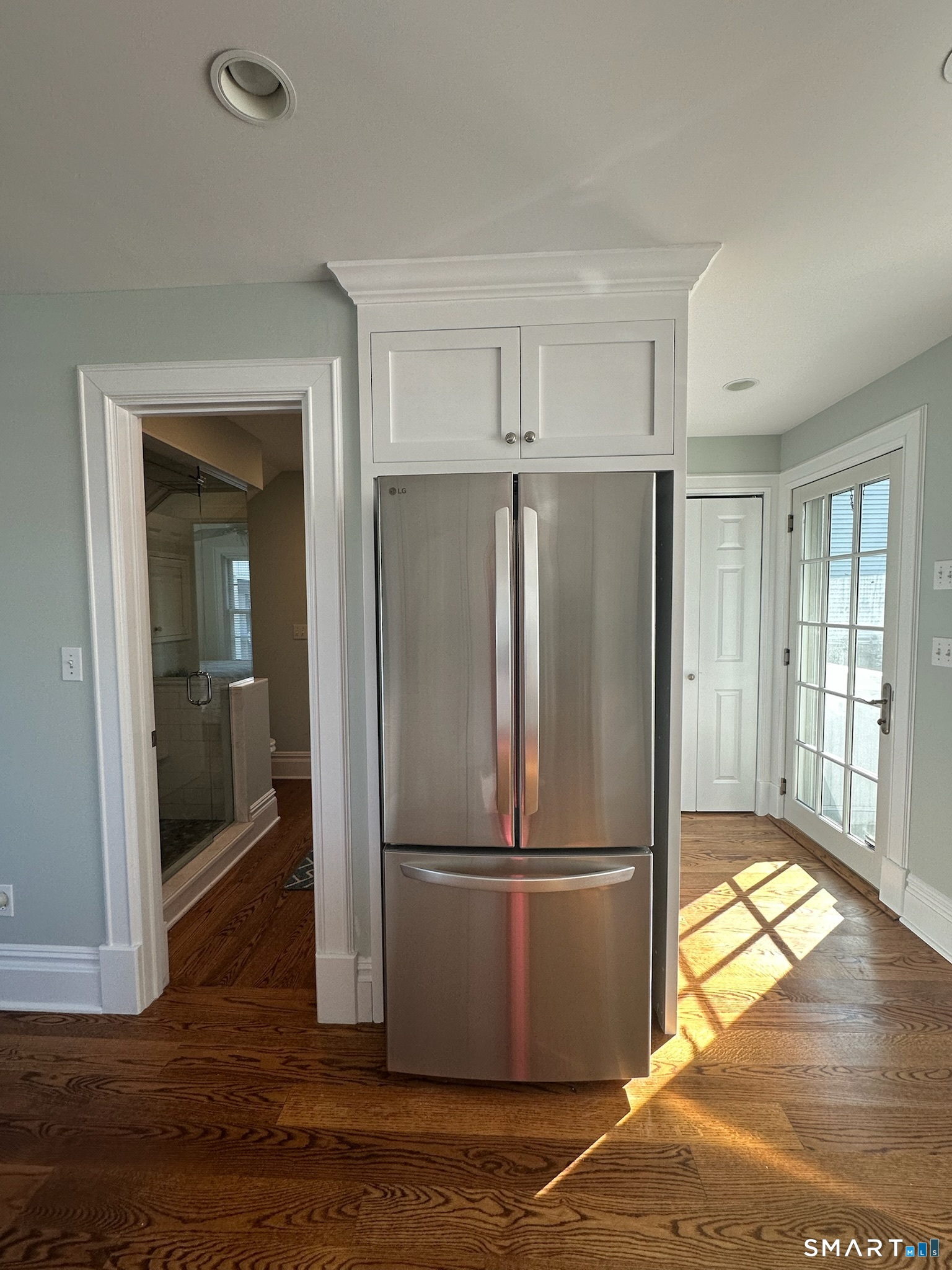 664 Fairfield Beach Road Fairfield, CT 06824 - Photo 9 of 25