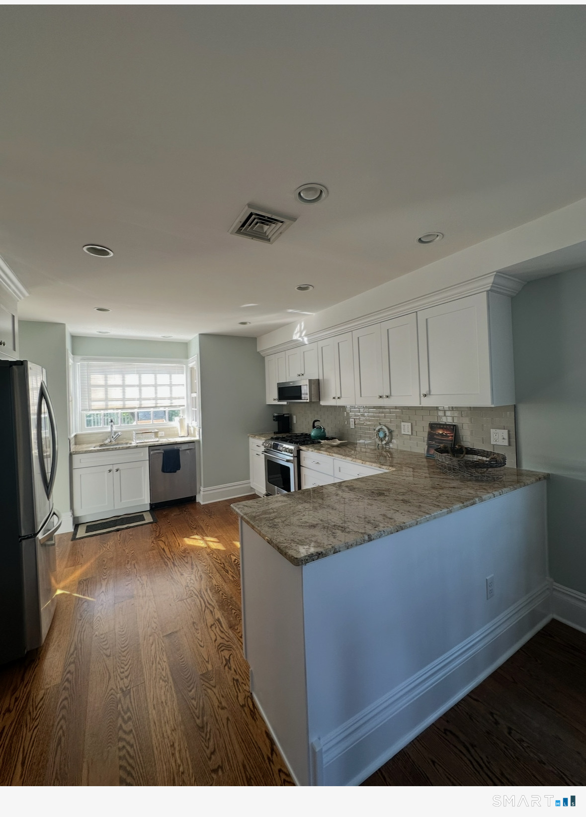 664 Fairfield Beach Road Fairfield, CT 06824 - Photo 10 of 25
