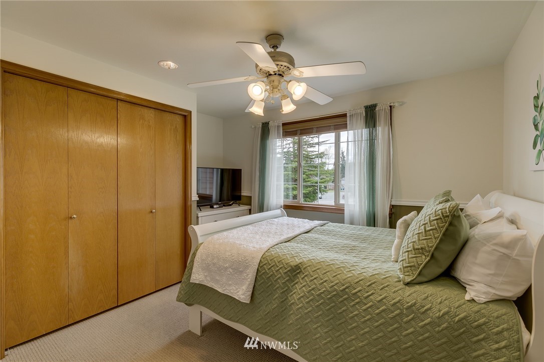 10933 39th Drive Southeast Everett, WA 98208 - Photo 15 of 36