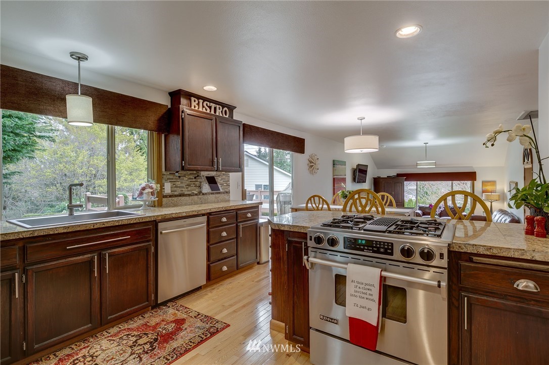 10933 39th Drive Southeast Everett, WA 98208 - Photo 4 of 36