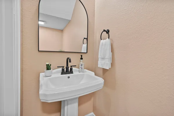 $500,000 | 4011 County Road 219, Anderson, TX 77830