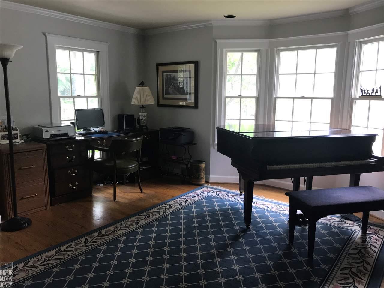 172 Kerby Road Grosse Pointe, MI 48236 - Photo 9 of 33 31352890-8.JPG