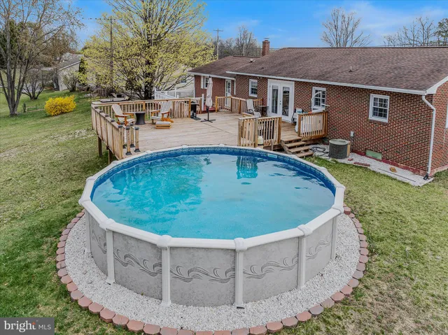 a view of a house with backyard and sitting area