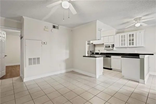 $1,100 | 4800 Pontchartrain Drive, Unit 5, Slidell, LA 70458