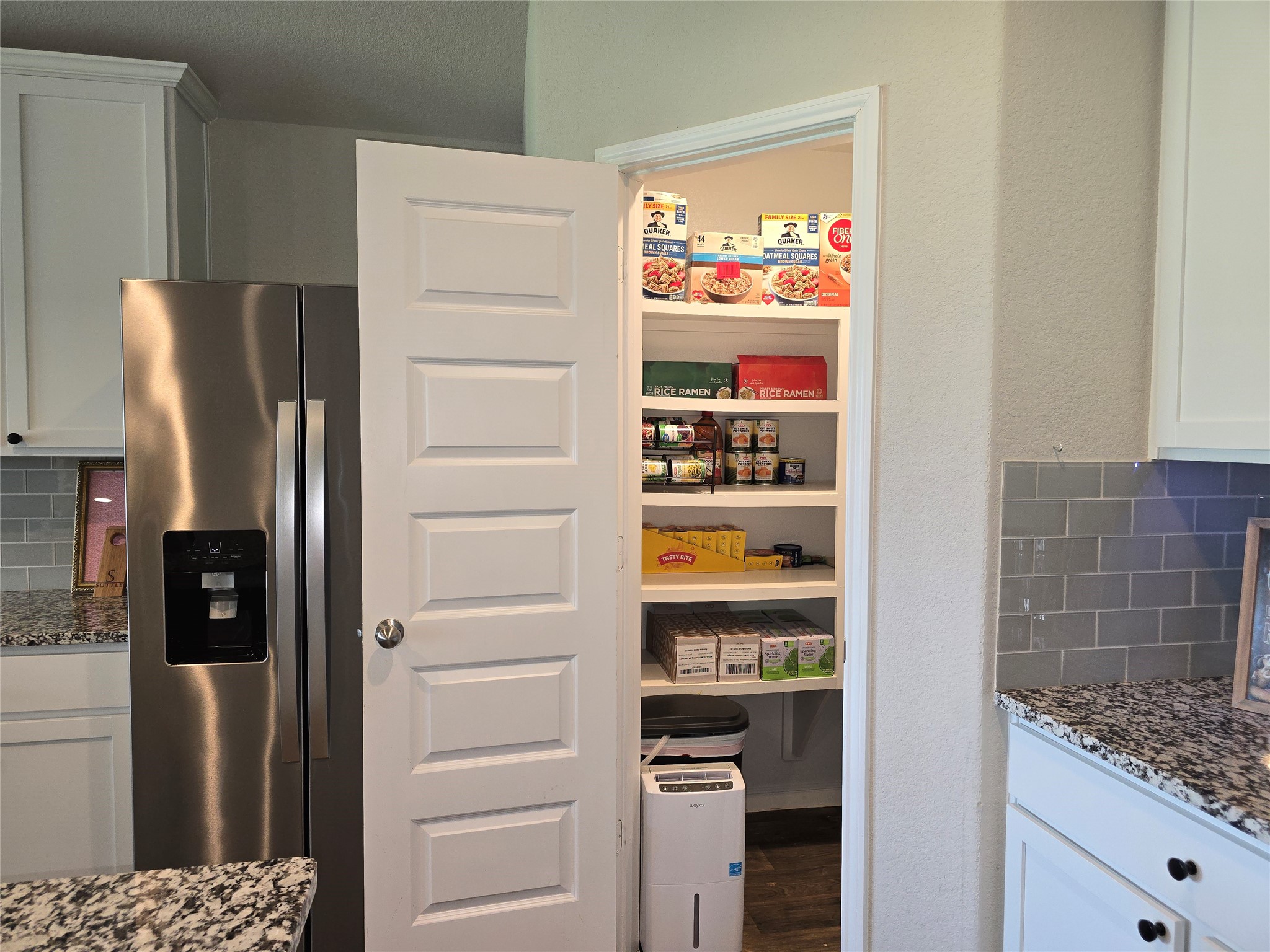 519 Kickapoo Drive Anahuac, TX 77514 - Photo 8 of 23