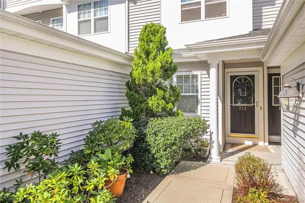 $4,500 | 213 Waterside Close, Unit CLOSE, Peekskill, NY 10566