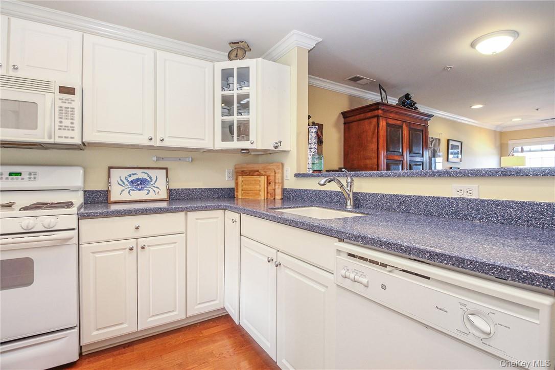 213 Waterside Close, Unit CLOSE Peekskill, NY 10566 - Photo 6 of 33