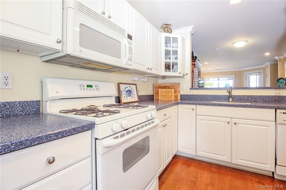 213 Waterside Close, Unit CLOSE Peekskill, NY 10566 - Photo 7 of 33