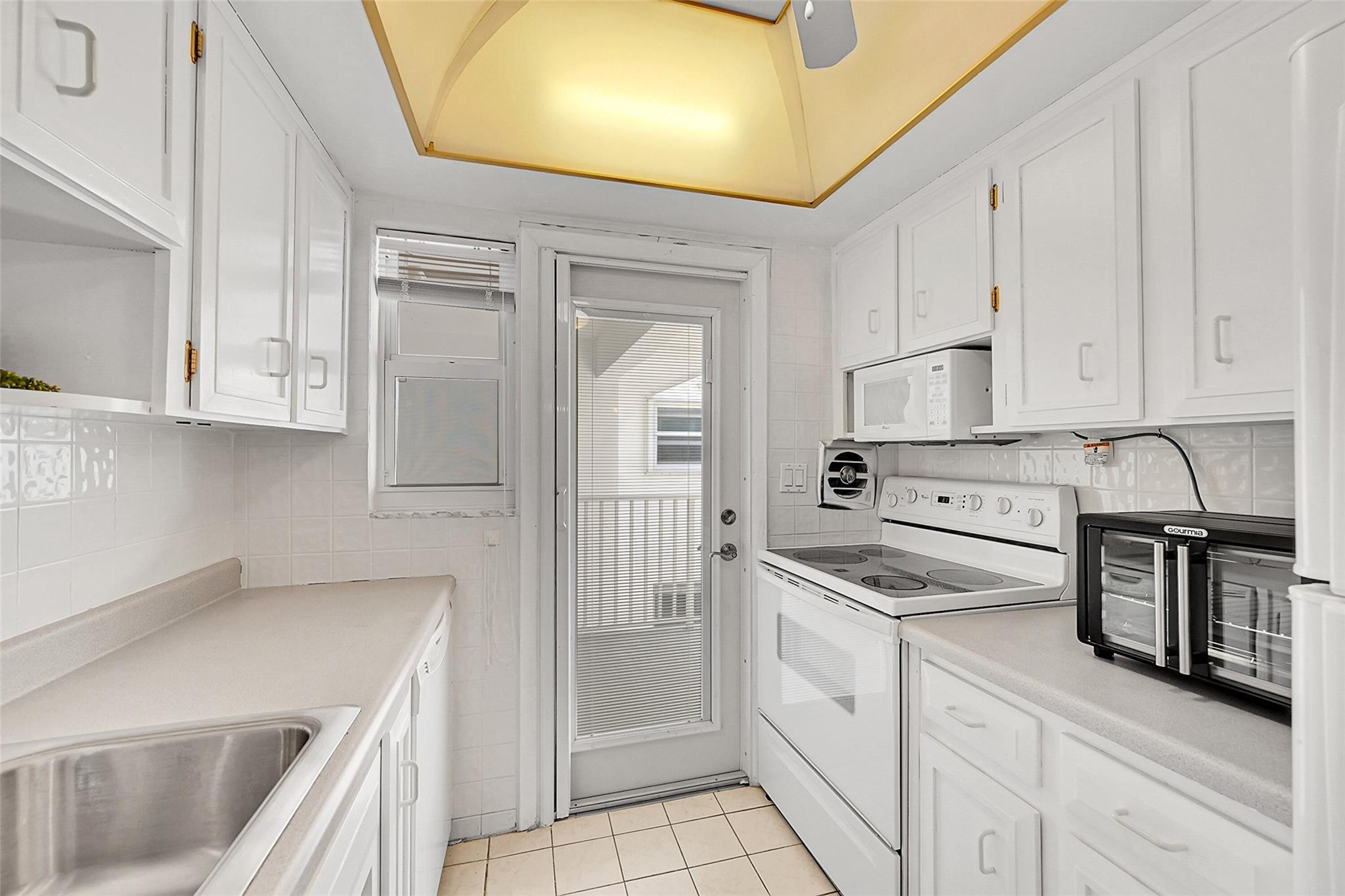 1110 North Riverside Drive, Unit 27 Pompano Beach, FL 33062 - Photo 29 of 52 Photo 34