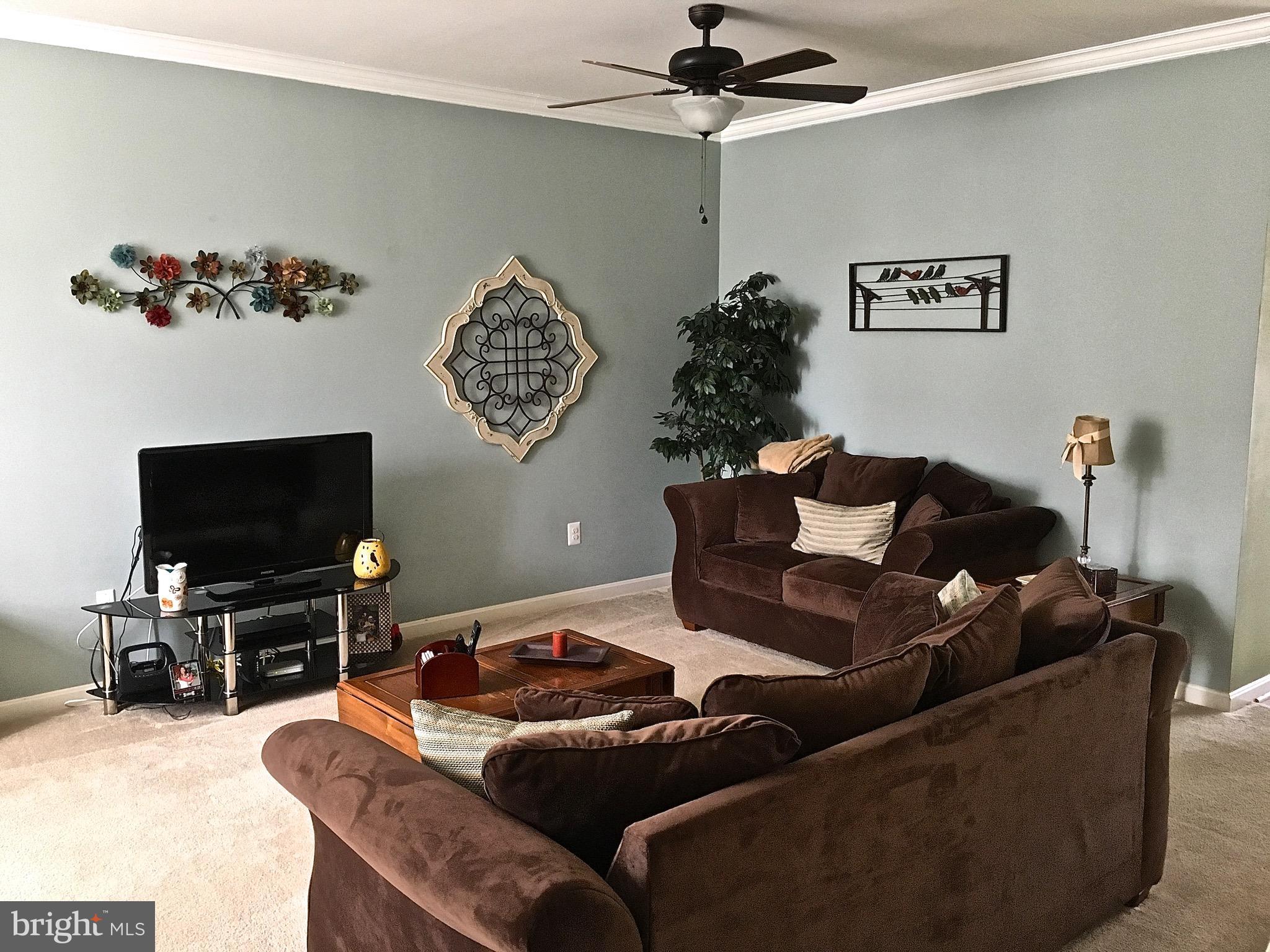 12950 Yellow Jacket Road Hagerstown, MD 21740 - Photo 10 of 30 Living Room
