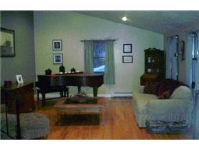 53 Royal Range Road Sandown, NH 03873 - Photo 4 of 9