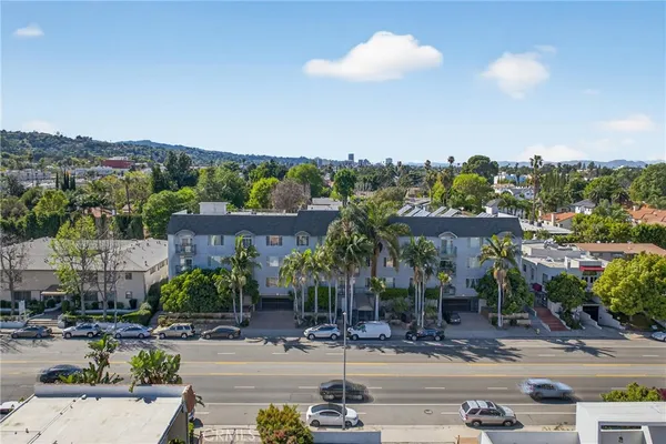 $1,895 | 4441 Woodman Avenue, Unit 111, Sherman Oaks, CA 91423