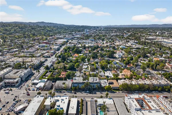 $1,895 | 4441 Woodman Avenue, Unit 111, Sherman Oaks, CA 91423