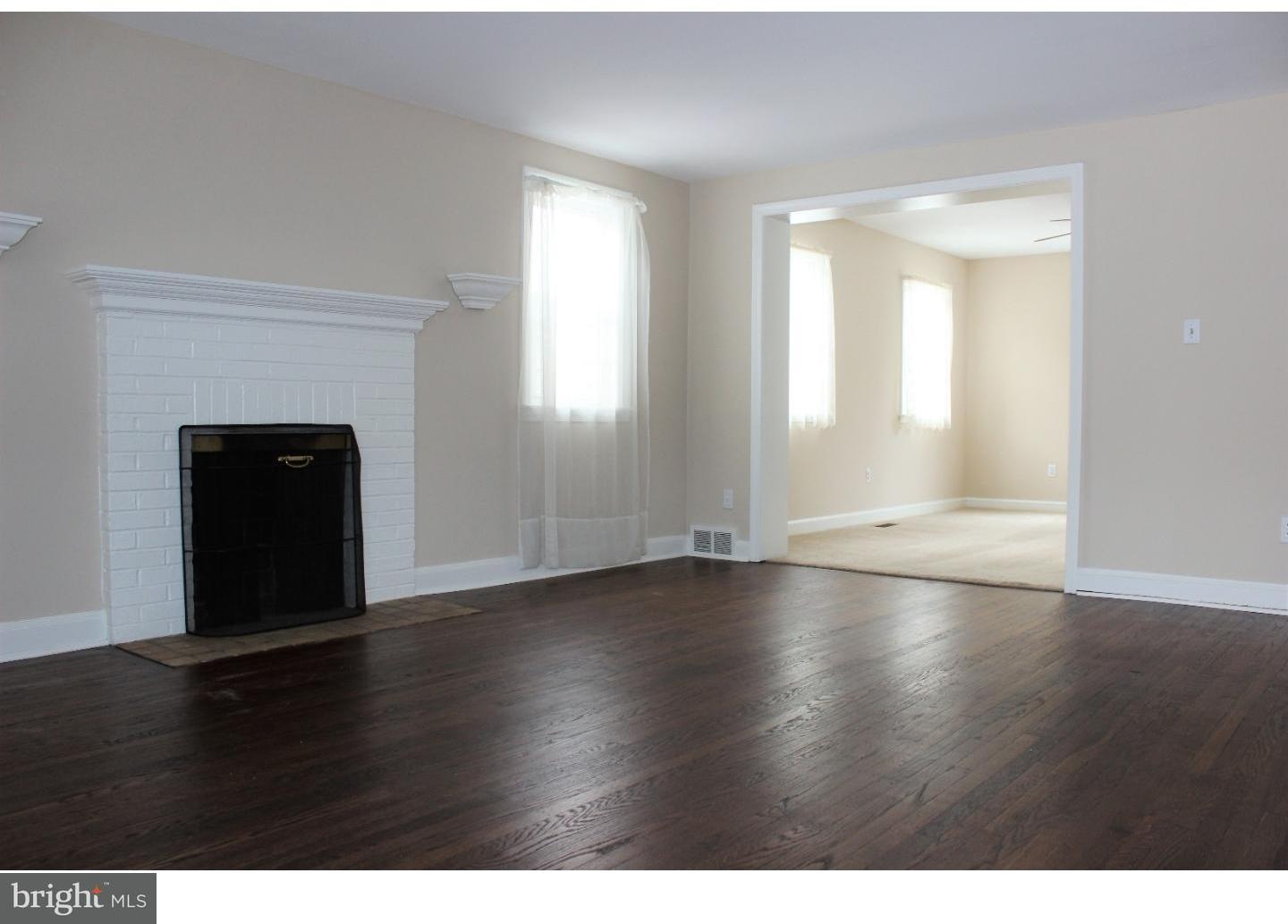 407 Crest Road Oreland, PA 19075 - Photo 2 of 25 Living Room