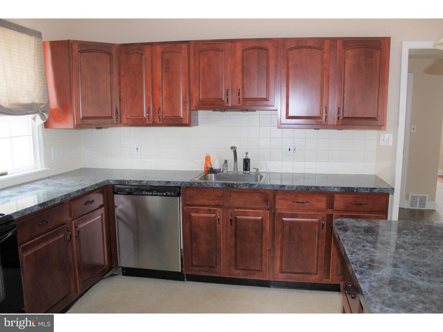 407 Crest Road Oreland, PA 19075 - Photo 9 of 25 Kitchen