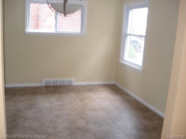 6554 Miller Road Dearborn, MI 48126 - Photo 11 of 31 004.JPG
