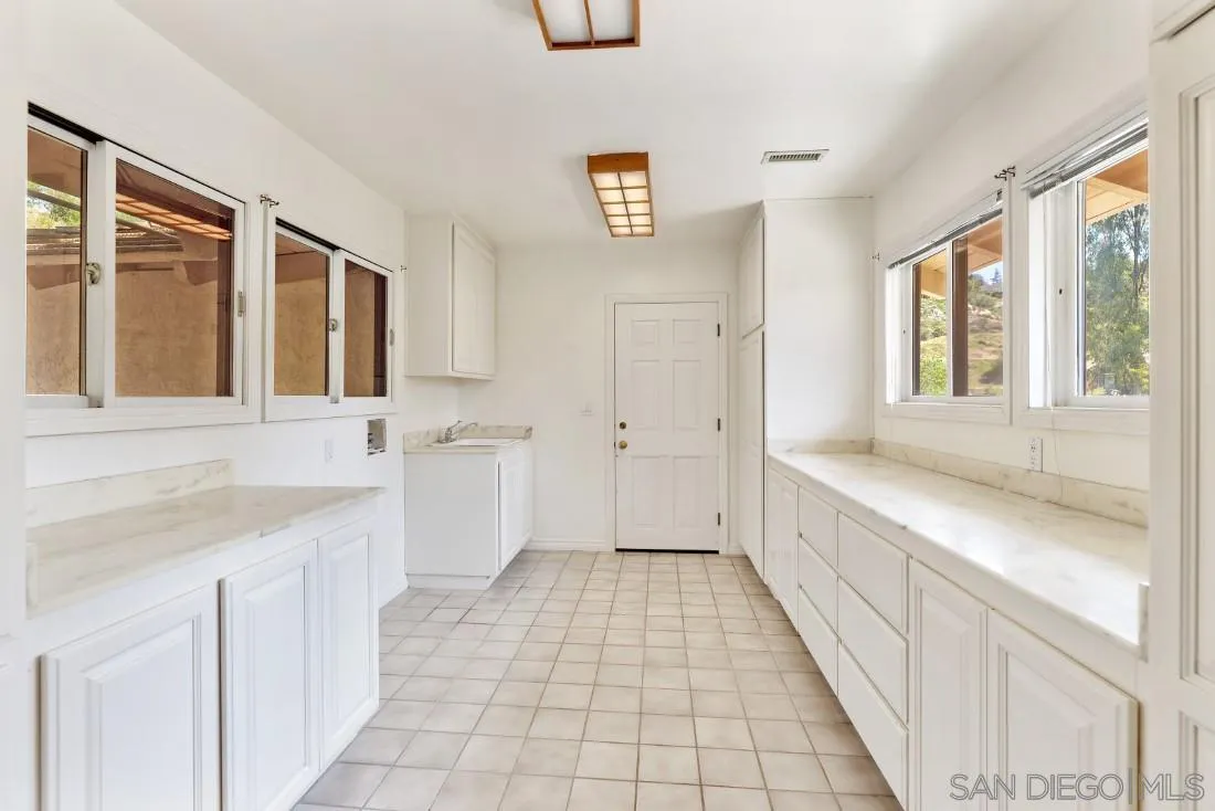 13260 Glen Circle Road Poway, CA 92064 - Photo 41 of 53 a bathroom with a sink a vanity and a large mirror