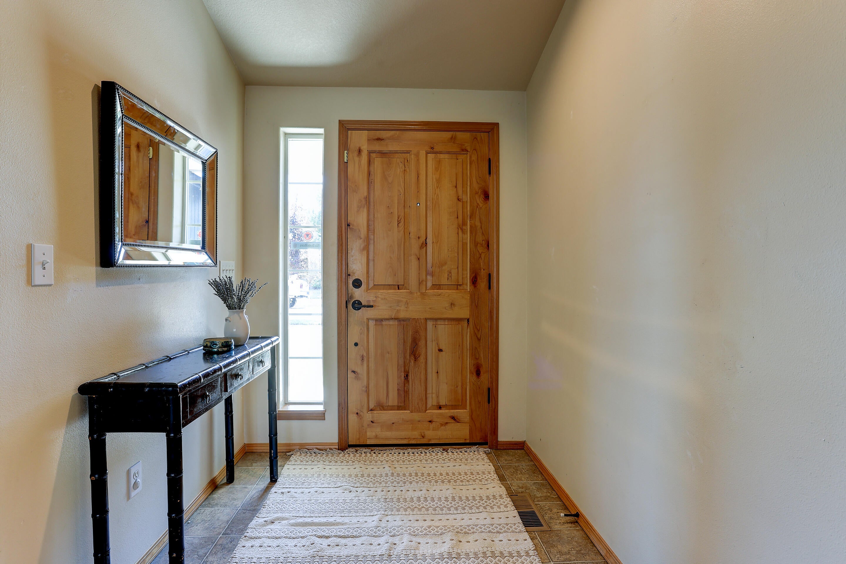 20581 Dylan Loop Bend, OR 97702 - Photo 4 of 26 Front Entry