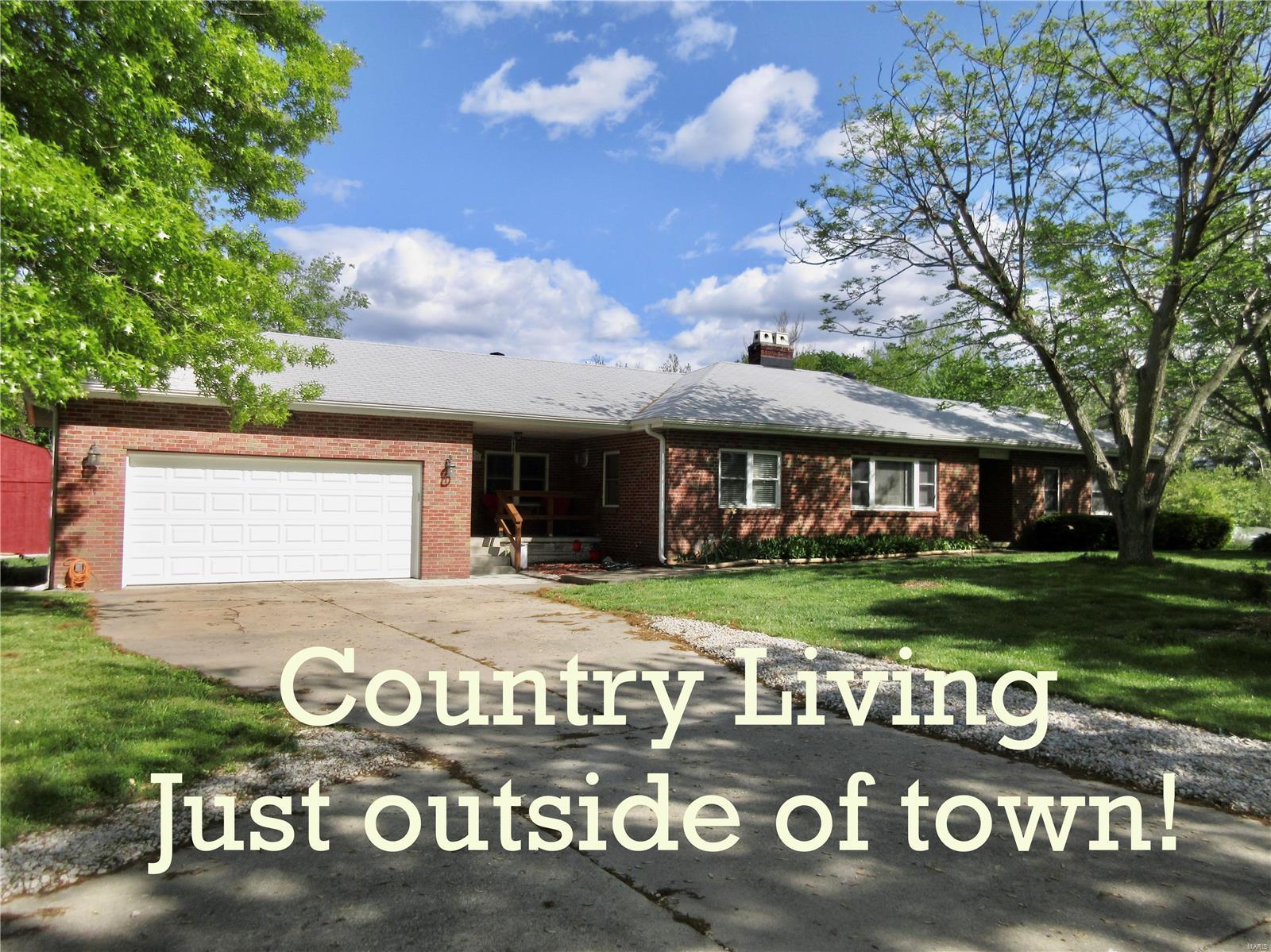 2316 Staunton Road Troy, IL 62294 - Photo 1 of 25 Gallery Image 1