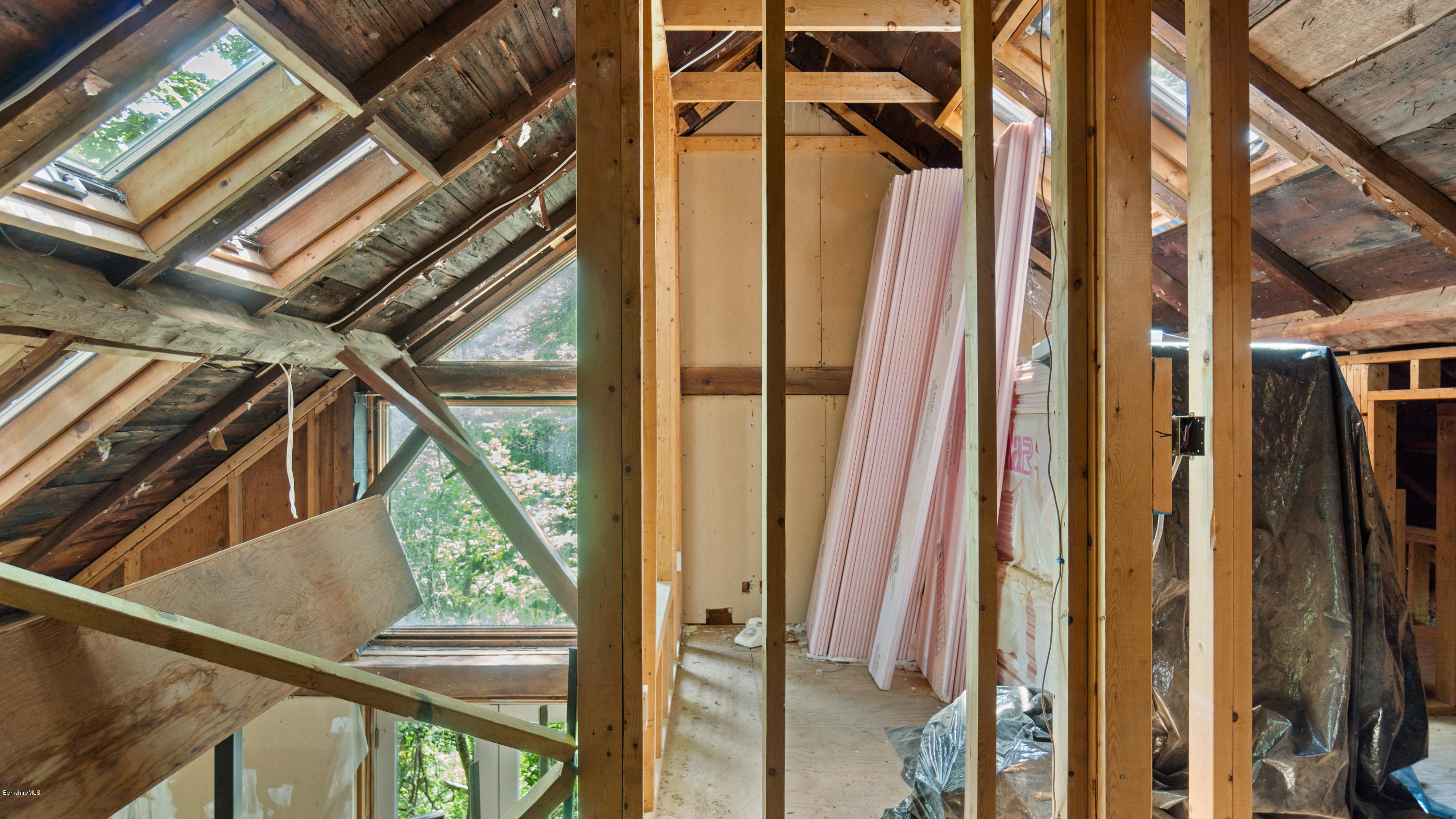 91 Tyringham Road Monterey, MA 01245 - Photo 25 of 32 2nd floor to front