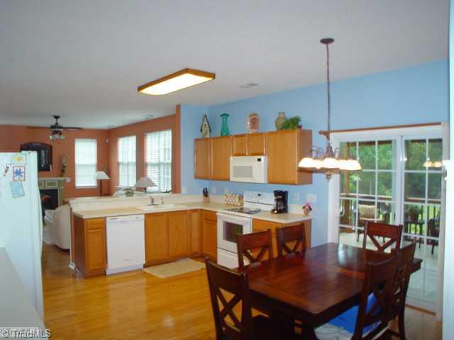 115 Salem Ridge Court Clemmons, NC 27012 - Photo 6 of 16 Kitchen.