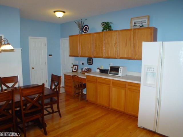 115 Salem Ridge Court Clemmons, NC 27012 - Photo 8 of 16 Kitchen.