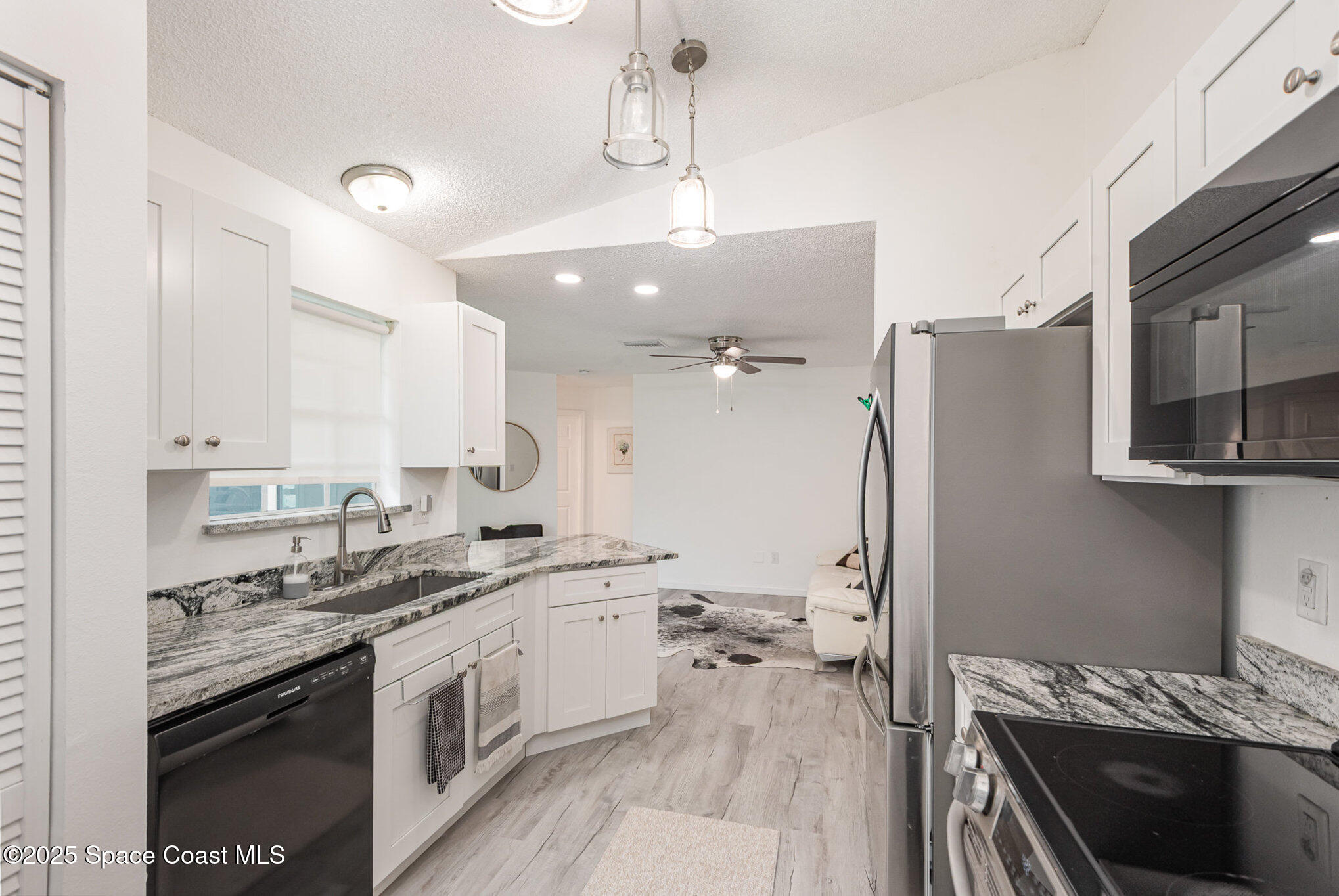 1219 Wing Road Southwest Palm Bay, FL 32908 - Photo 8 of 34 Updated Kitchen