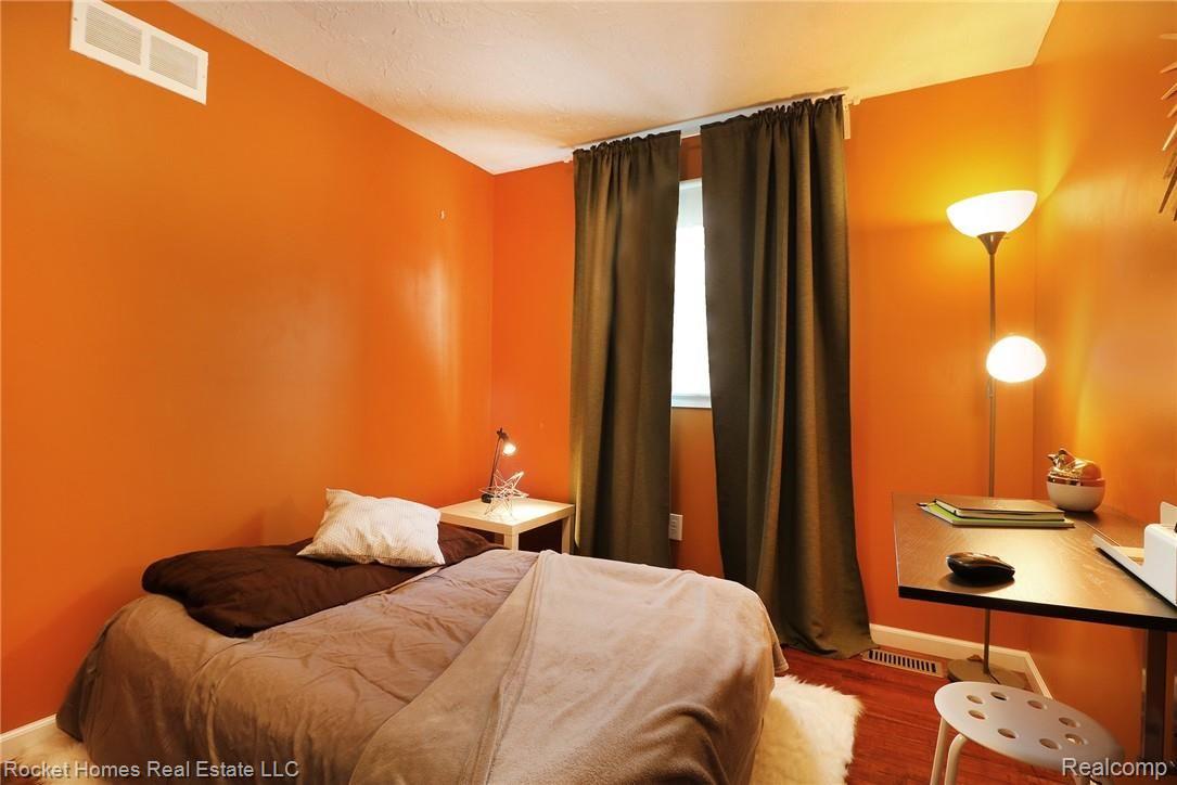 324 Buckingham Road Canton, MI 48188 - Photo 24 of 42 IMG_8591.jpg