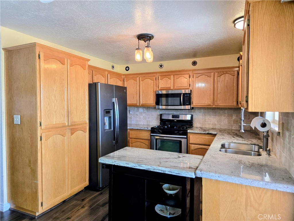 10790 Jamul Road Apple Valley, CA 92308 - Photo 10 of 37 Gallery Image 10