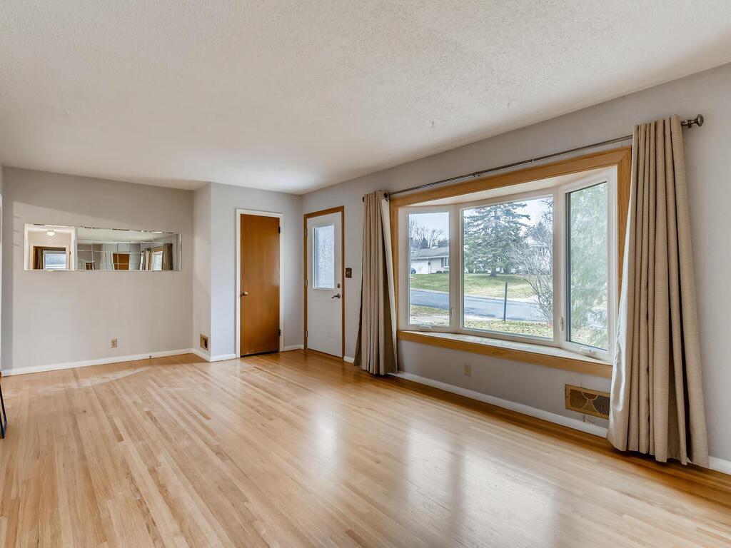 11316 Kell Road Bloomington, MN 55437 - Photo 6 of 27