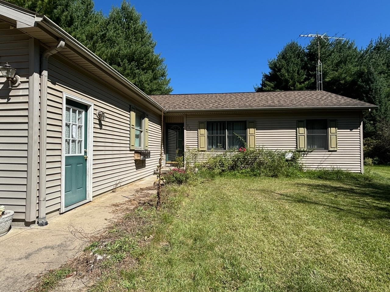 998 Dutcher Road Gladwin, MI 48624 - Photo 3 of 58