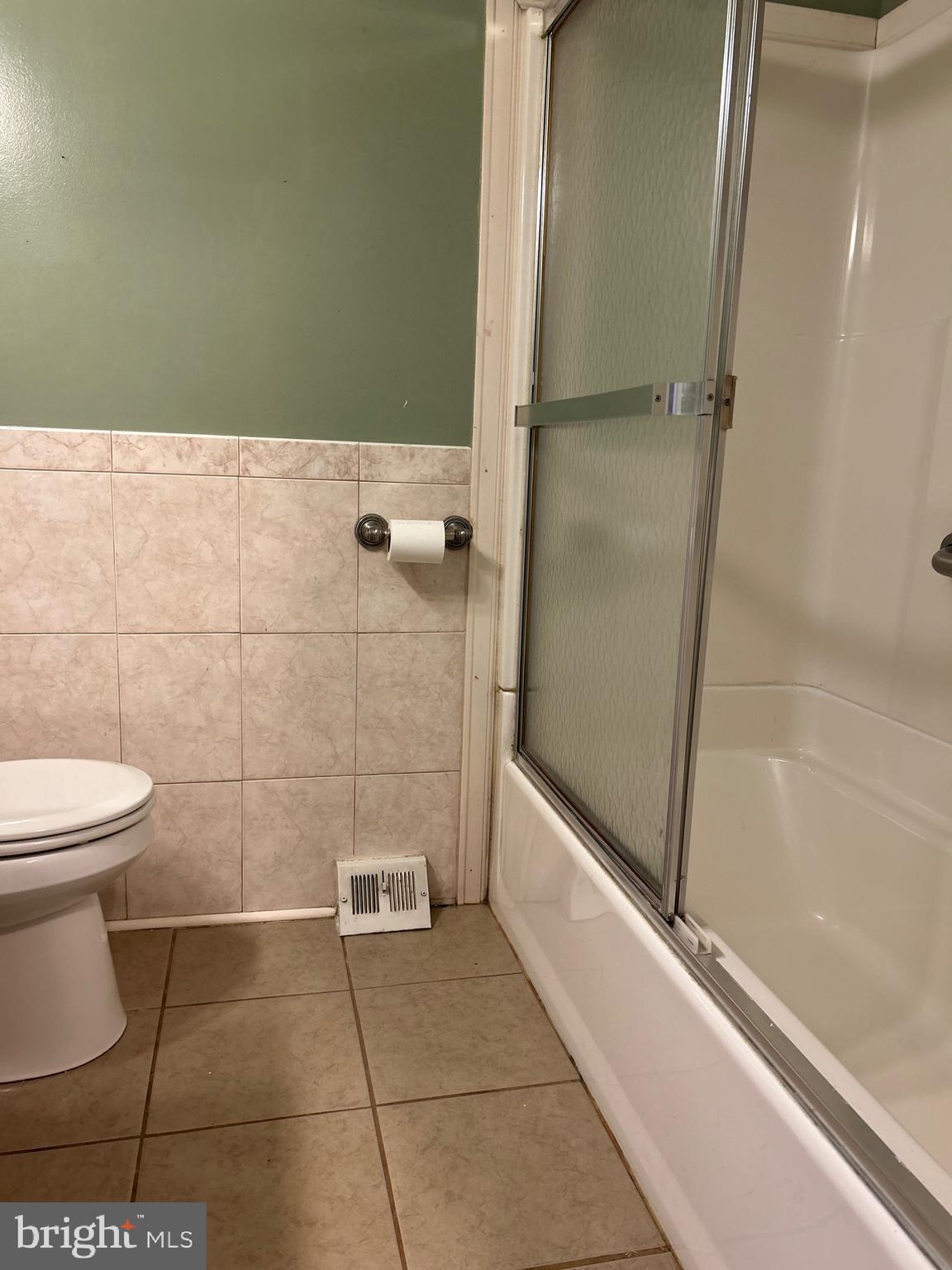 3568 Kyle Road Philadelphia, PA 19154 - Photo 21 of 39 Hall bath
