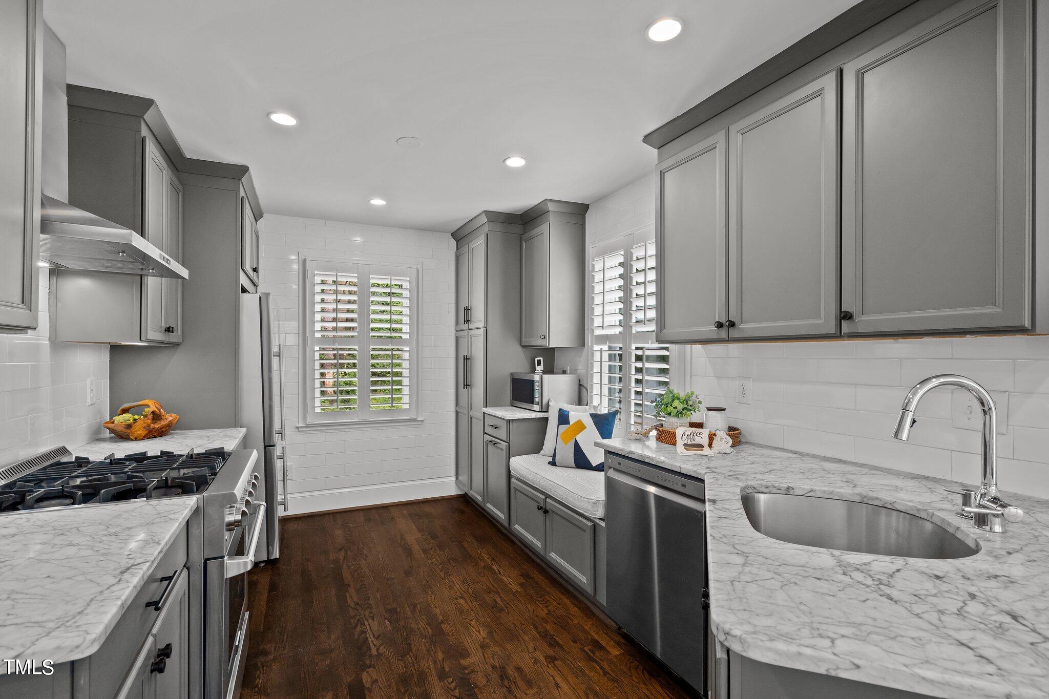 1209 Williamson Drive Raleigh, NC 27608 - Photo 12 of 32 18-web-or-mls-_NFP0505