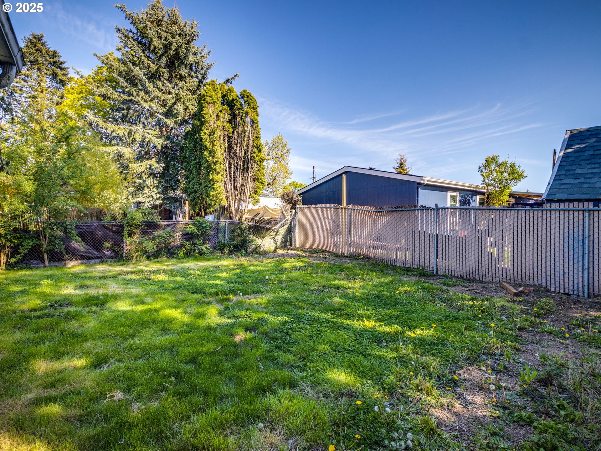 802 Southeast 4th Street Gresham, OR 97080 - Photo 11 of 37