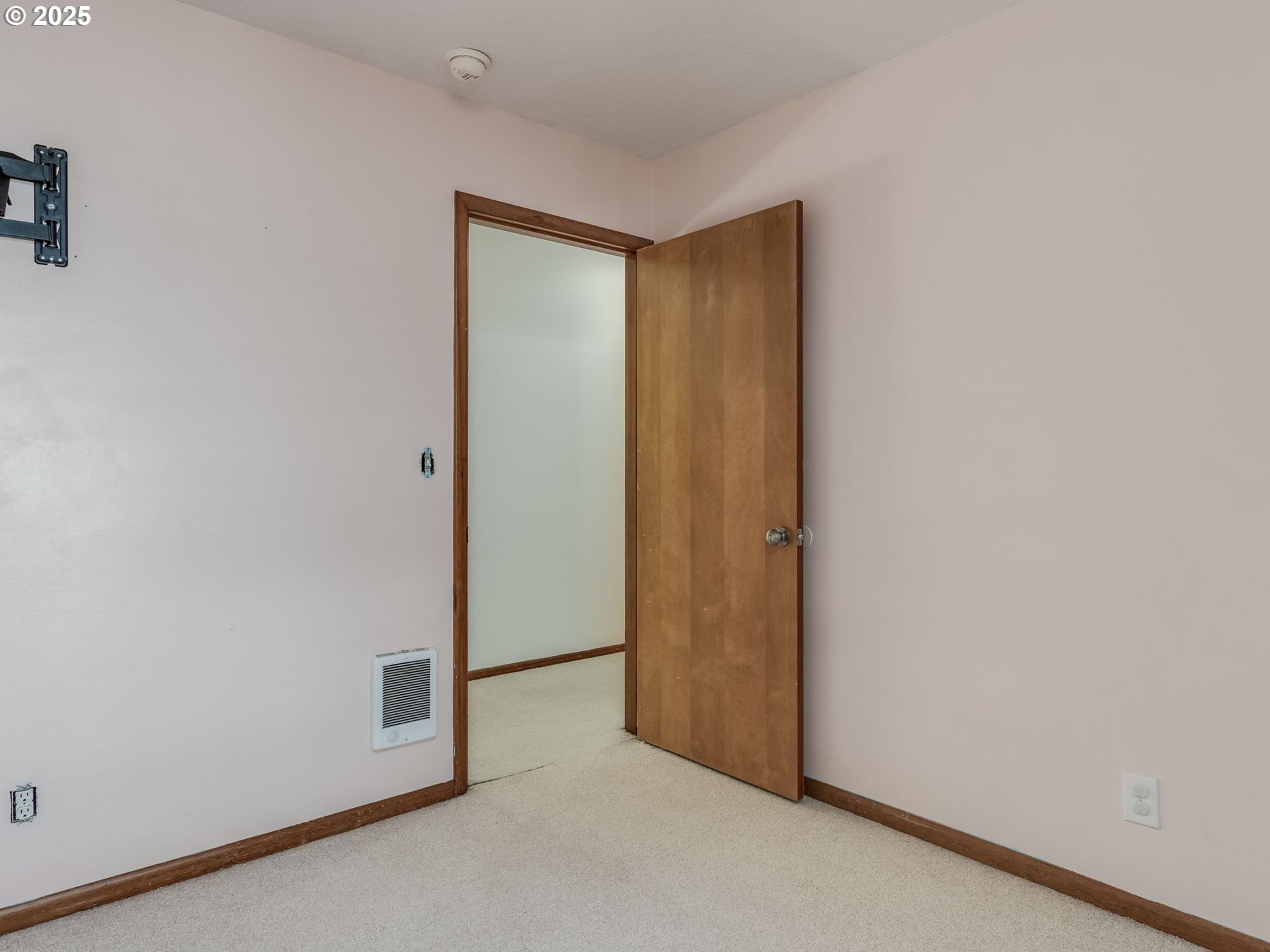 802 Southeast 4th Street Gresham, OR 97080 - Photo 29 of 37