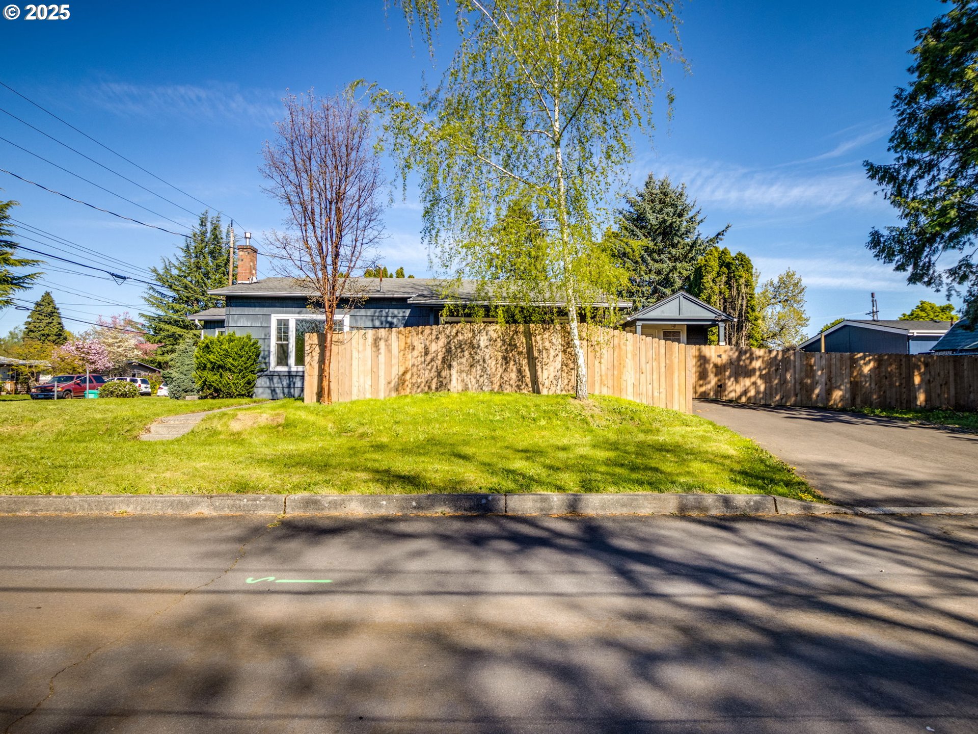 802 Southeast 4th Street Gresham, OR 97080 - Photo 7 of 37