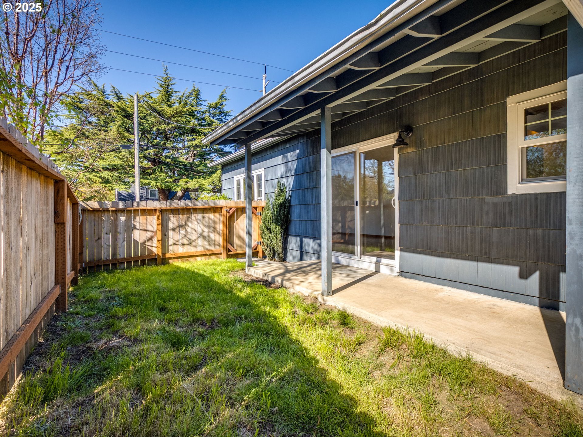 802 Southeast 4th Street Gresham, OR 97080 - Photo 10 of 37