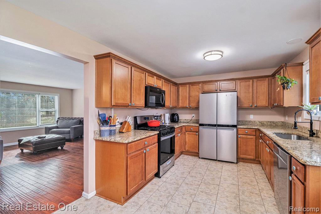 1167 Brewster Road Rochester Hills, MI 48306 - Photo 6 of 17