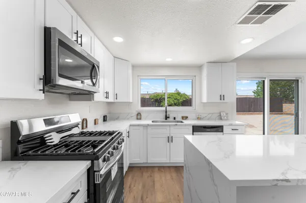 $528,900 | 37863 17th Street East, Palmdale, CA 93550