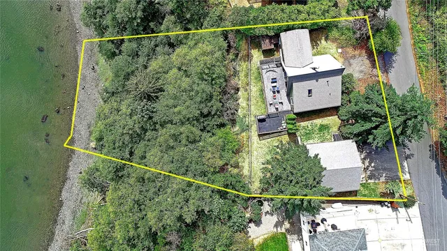 a view of a house with a street view