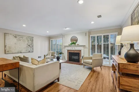 $650,000 | 4821 Sangamore Road, Unit 12, Bethesda, MD 20816