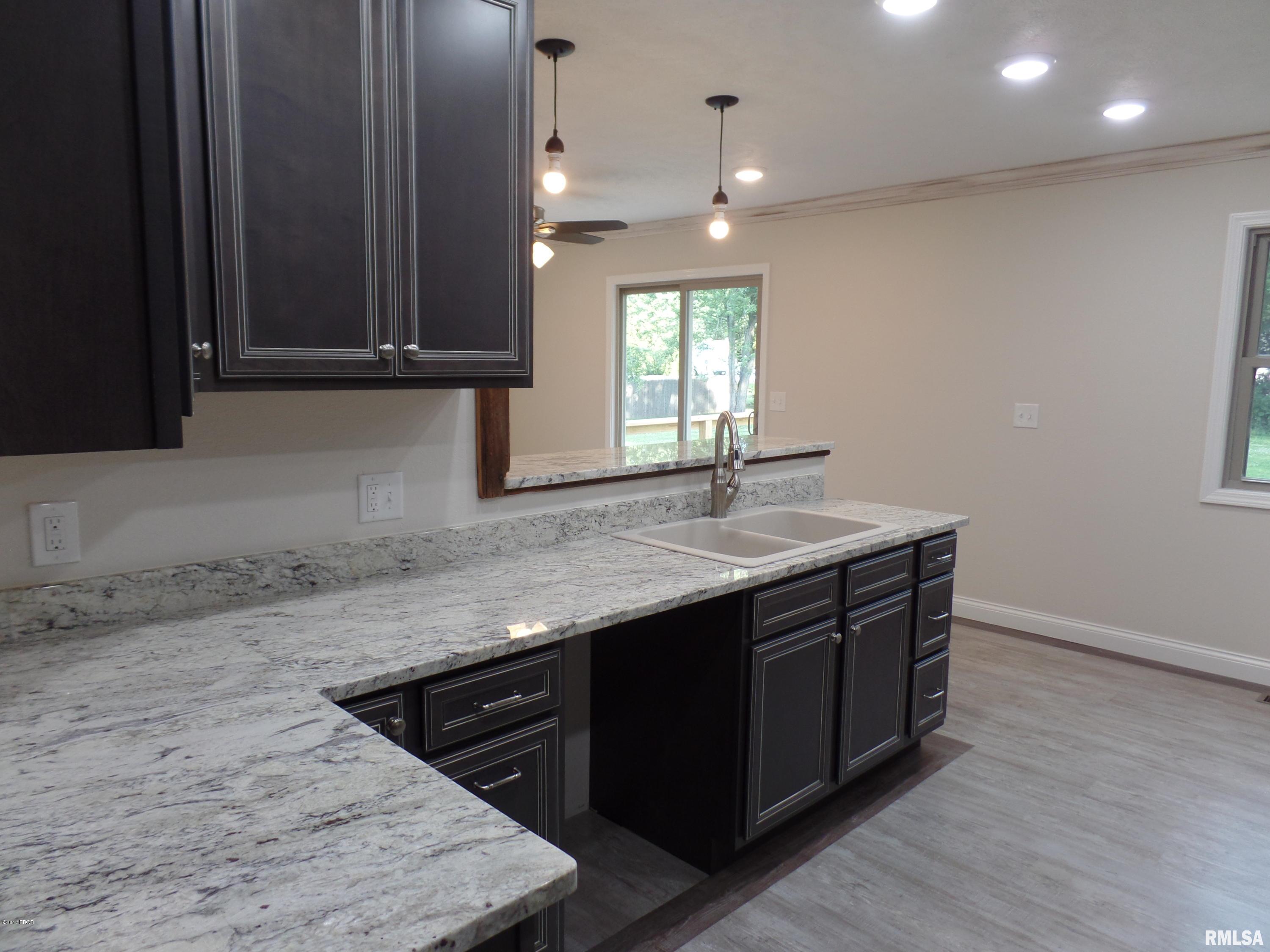 295 Woodlake Road Eldorado, IL 62930 - Photo 14 of 27 Gallery Image 14