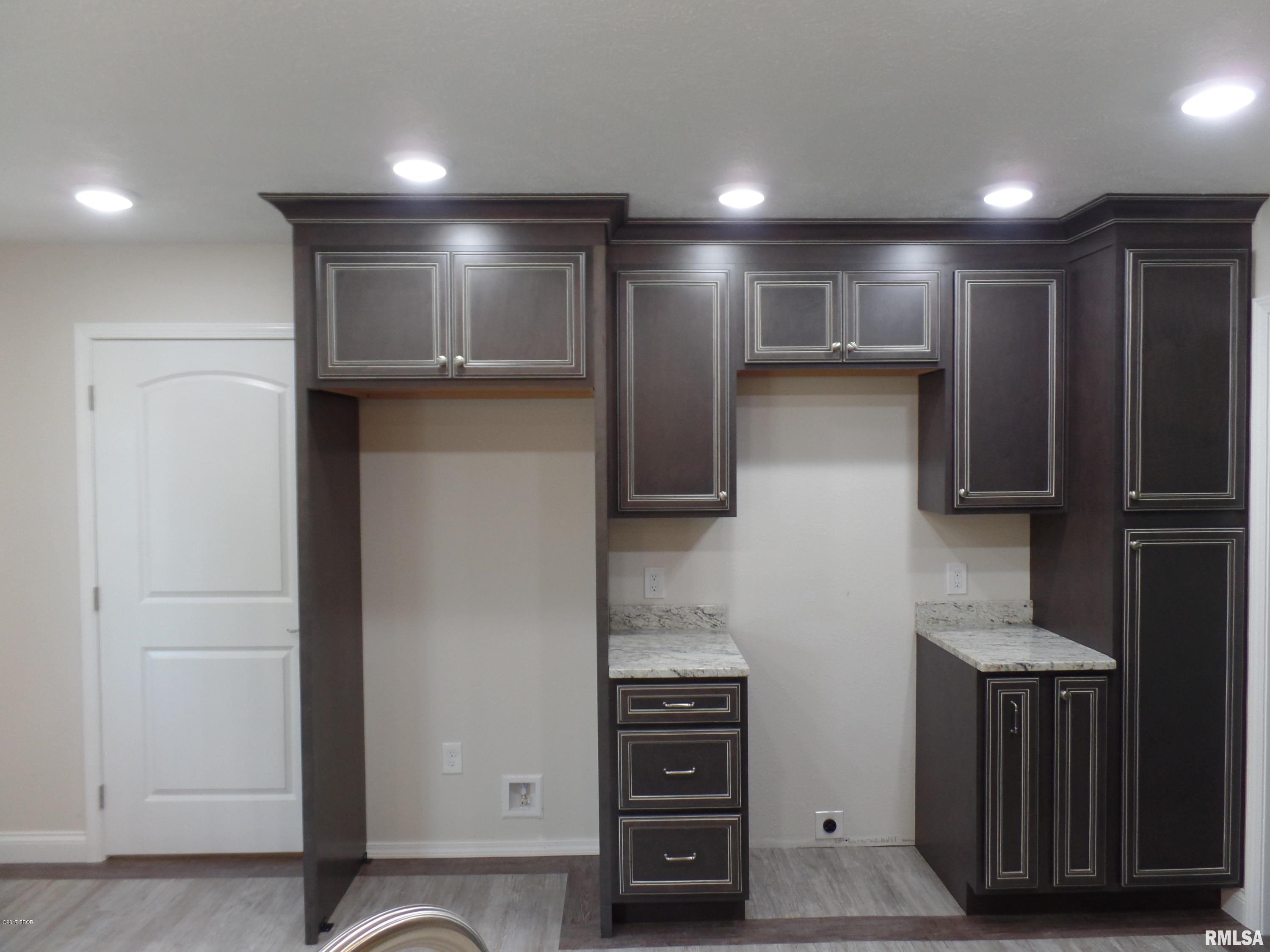 295 Woodlake Road Eldorado, IL 62930 - Photo 16 of 27 Gallery Image 16