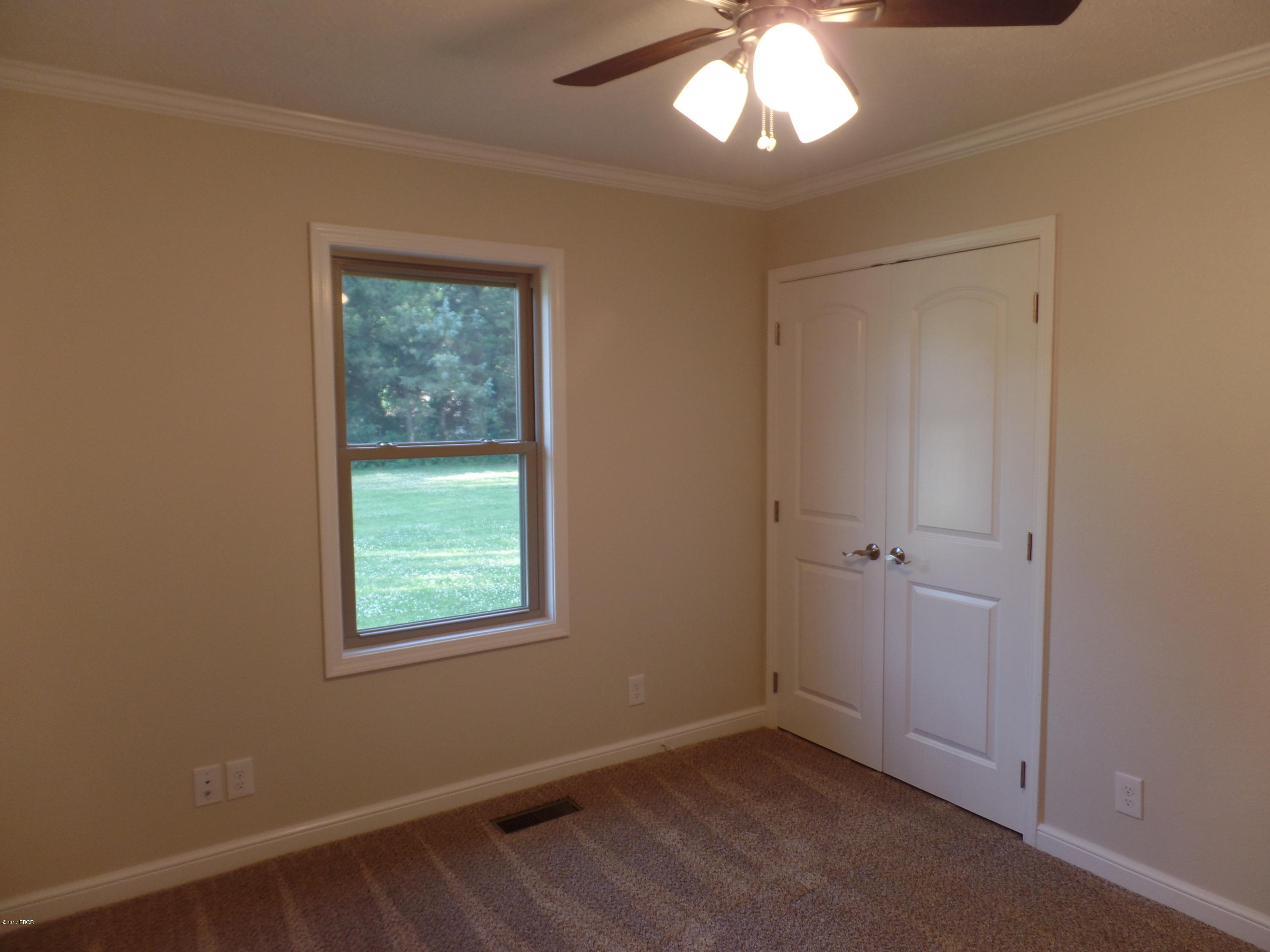 295 Woodlake Road Eldorado, IL 62930 - Photo 18 of 27 Gallery Image 18