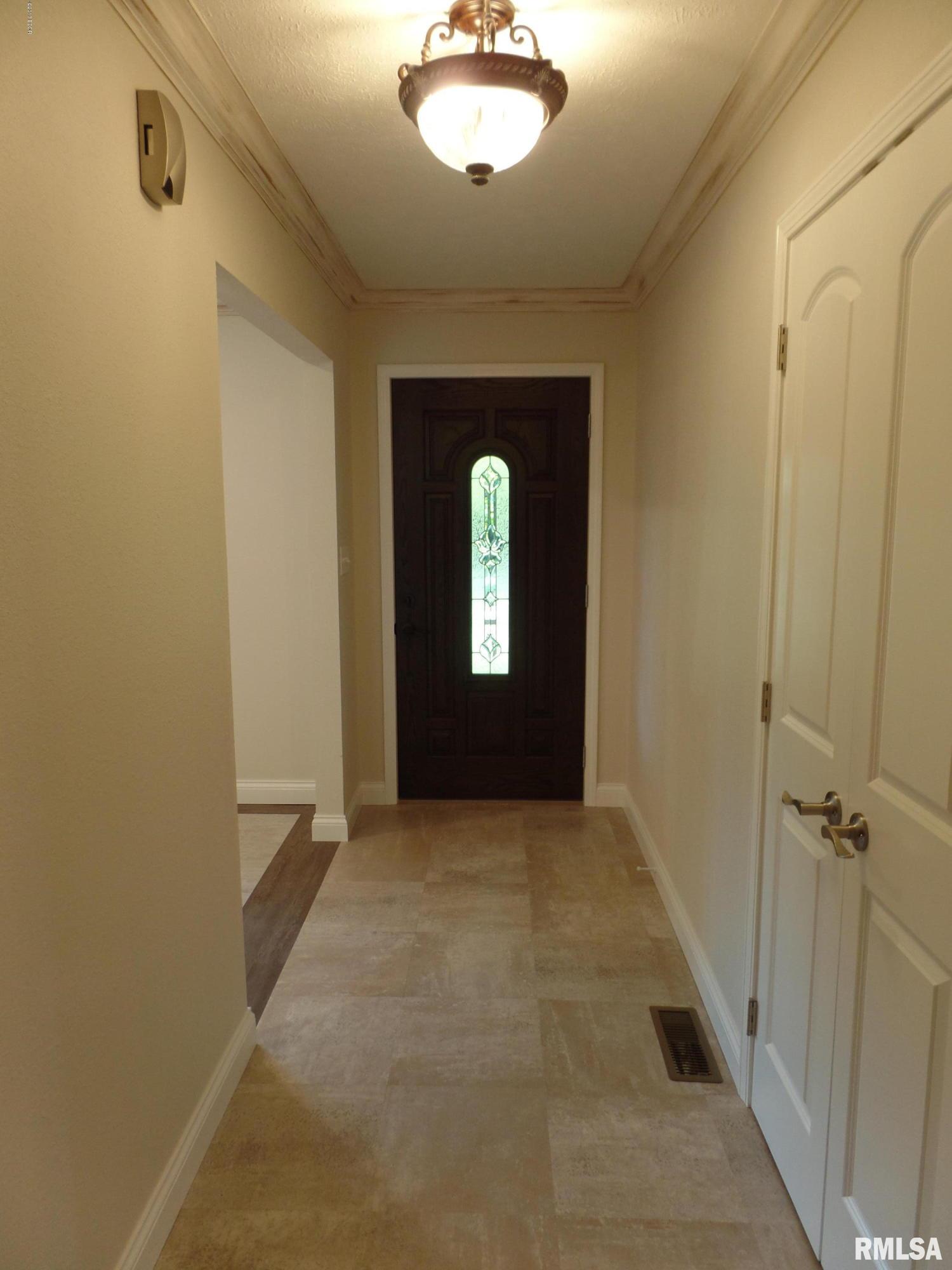 295 Woodlake Road Eldorado, IL 62930 - Photo 8 of 27 Gallery Image 8